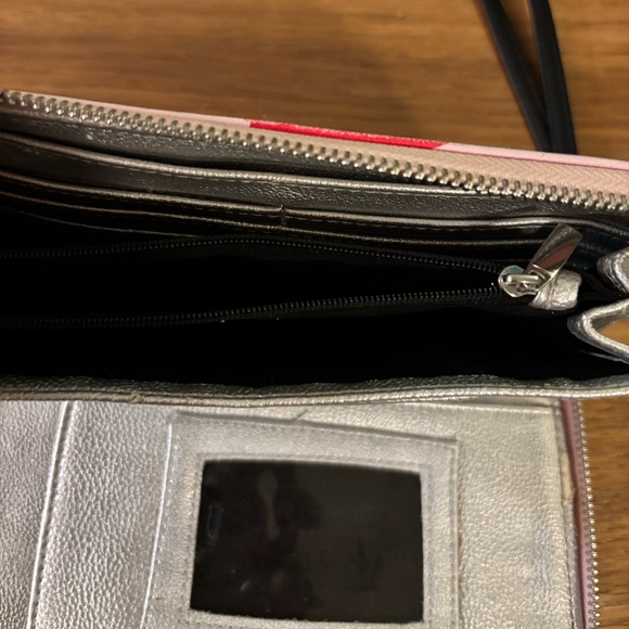 Betsey Johnson crab-themed wallet and wristlet pre loved slight wear - Picture 13 of 13